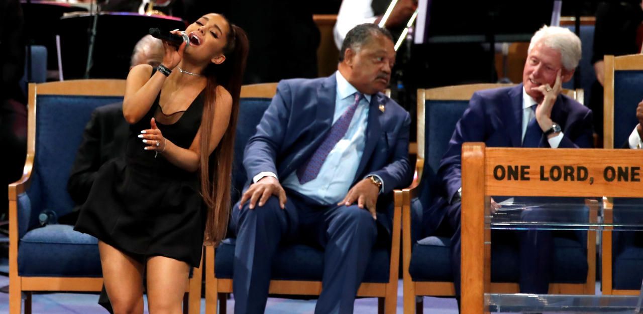 Heute.at - Nach Grapsch-Eklat wird Ariana für Kleid kritisiert