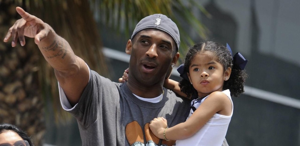 Kobe Bryant feiert die 2009-Meisterschaft mit seiner Tochter Gianna.