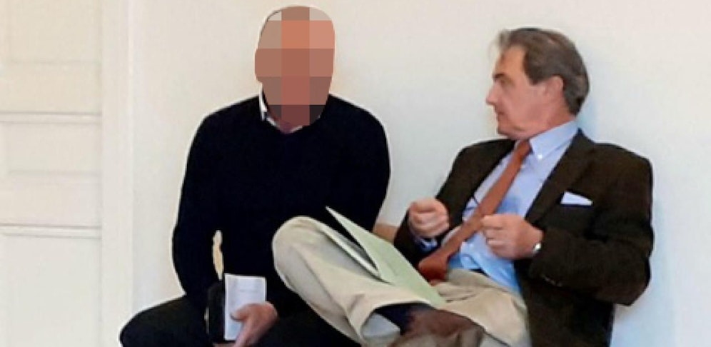 Der angeklagte Schausteller (l.) und sein Rechtsanwalt.