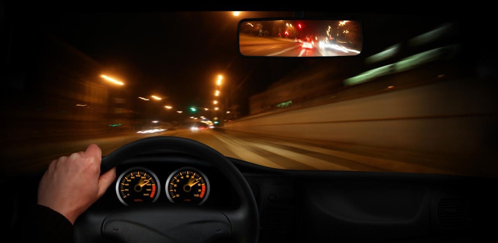 Der 7er BMW (das im Bild ist vermutlich keiner) kam auf 220 km/h.