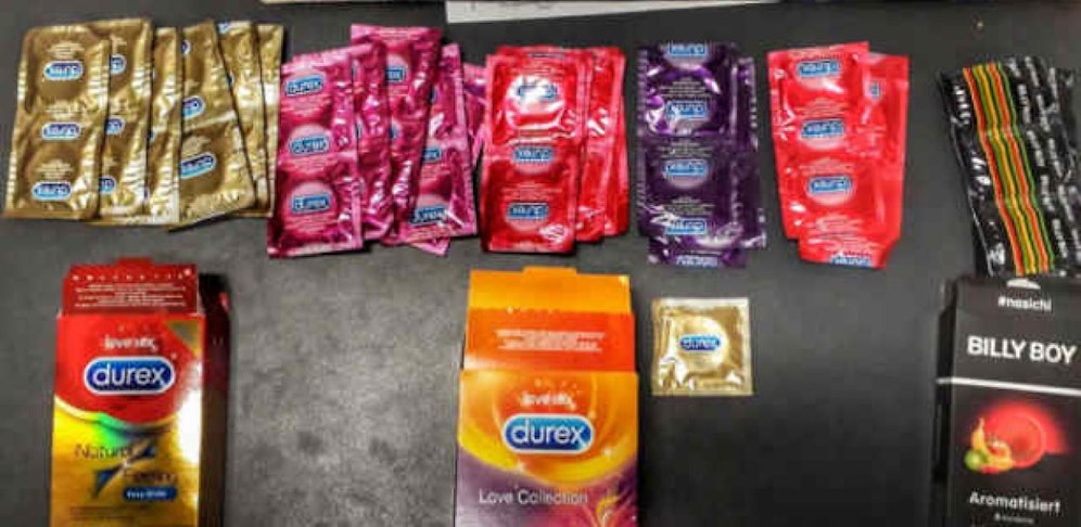 Die Polizisten hatten wohl nicht mit so viel "Gummi" gerechnet.