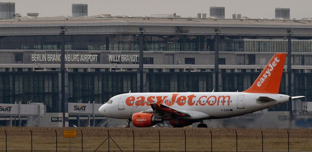 Knapp 50 Verbindungen sind wegen eines Streiks an den Berliner Flughäfen Tegel und Schönefeld ausgefallen.