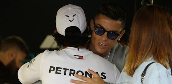 Cristiano Ronaldo tröstet Lewis Hamilton