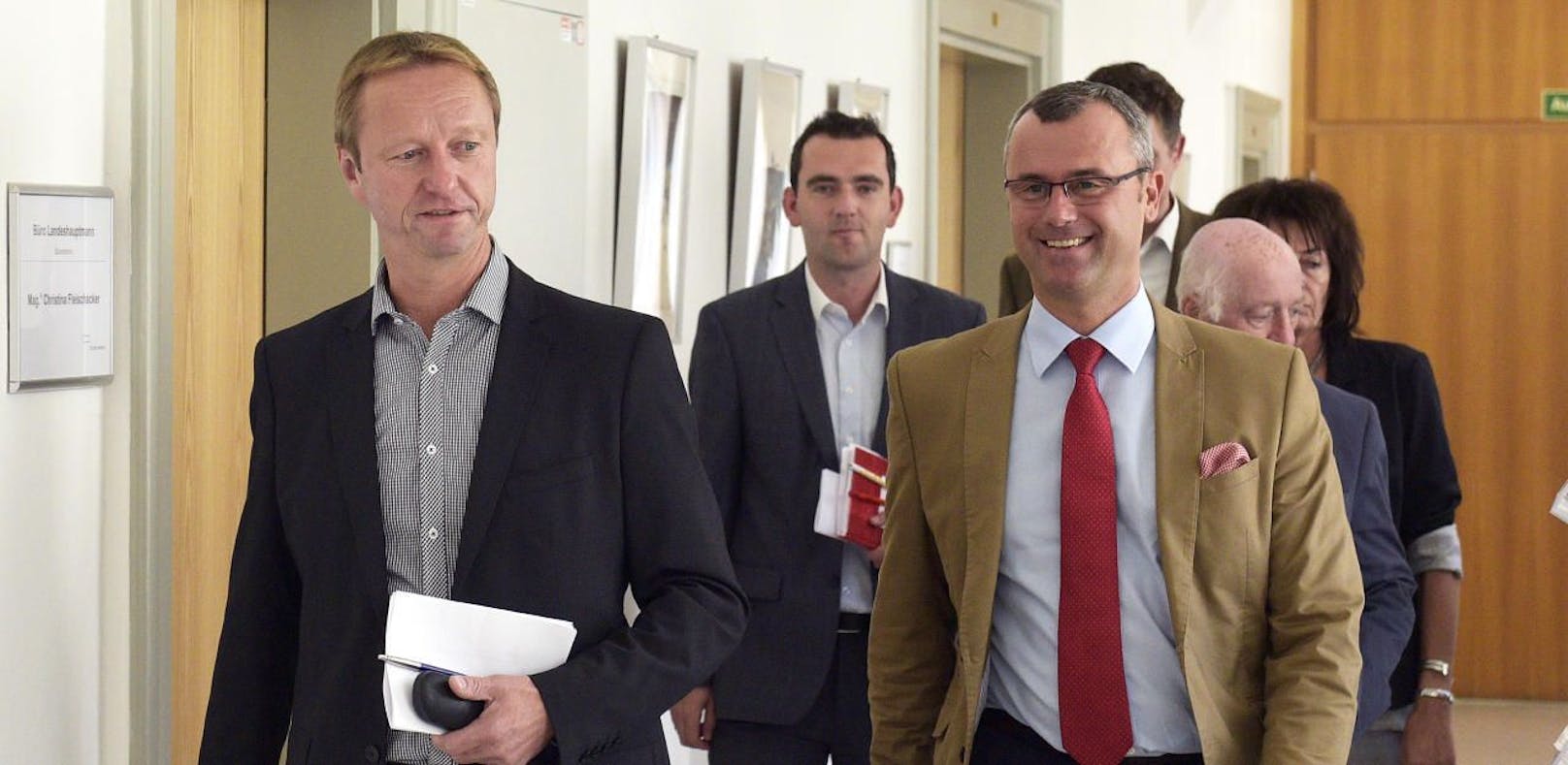 Der burgenländische FPÖ-Landesparteiobmann Johann Tschürtz (l.) und Norbert Hofer bei Sondierungsgesprächen mit der SPÖ 2015