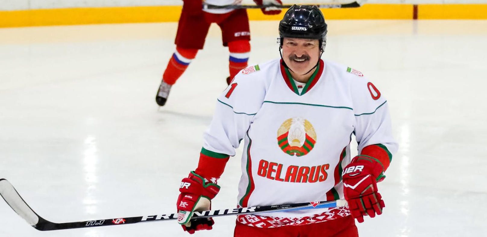 Weißrusslands Präsident Alexander Lukaschenko ist ein begeisterter Eishockey-Spieler - auch in Zeiten der Coronavirus-Pandemie. 