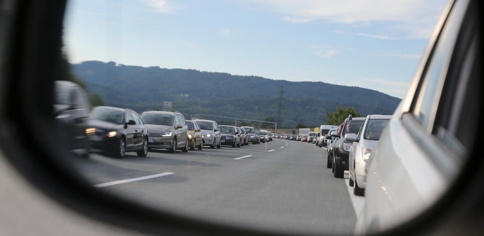 Geht es nach den Österreichischen Bestattern, dann könnte die Rettungsgasse auch bald von Leichenwagen genützt werden dürfen.