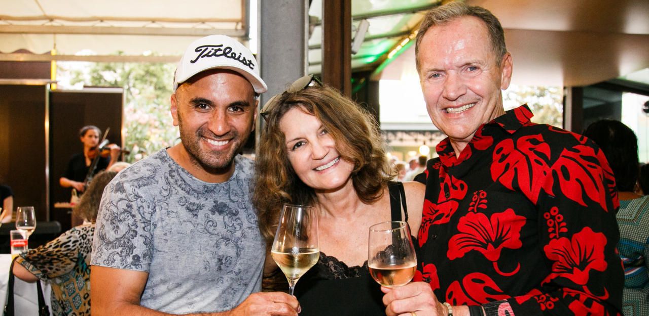 Heute.at - Promis kosten sich durchs Weinsortiment