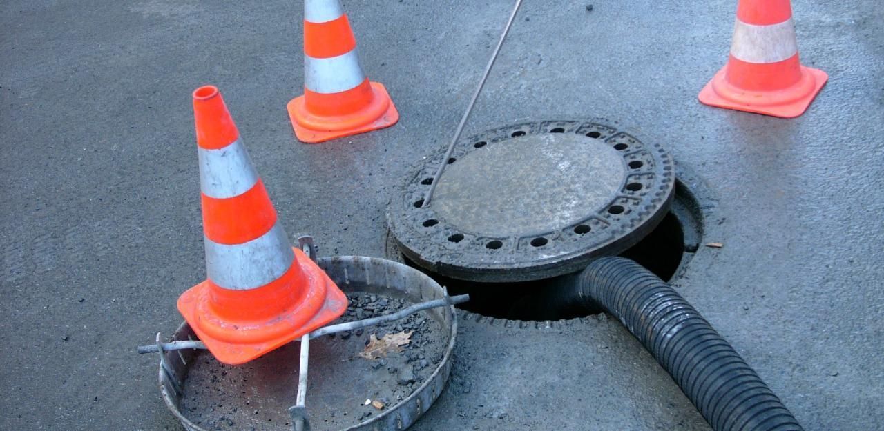 Heute.at - Einbrecher schlugen mit Kanaldeckel zu