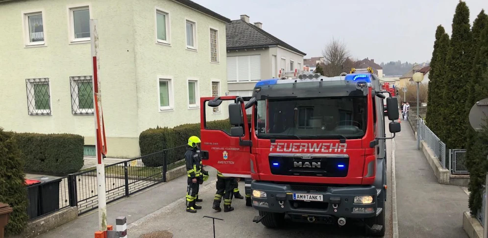 Gasaustritt: Rund 15 Wohnungen mussten evakuiert, zehn Personen gerettet werden.