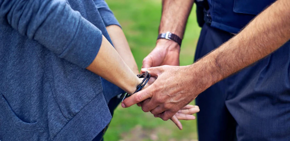 Am gleichen Tag  von der Anklagebank zur Festnahme.(Symbolbild)
