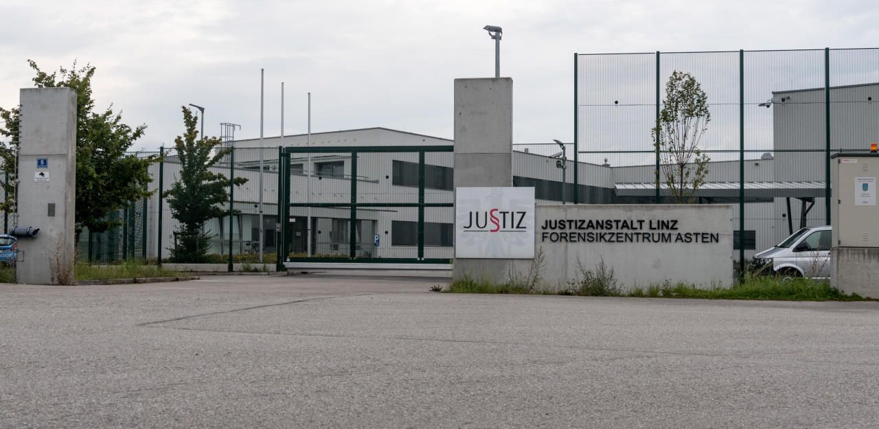 Das forensische Zentrum in Asten. Nun droht dem Angeklagten eine Unterbringung in einem solchen therapeutischen Zentrum.