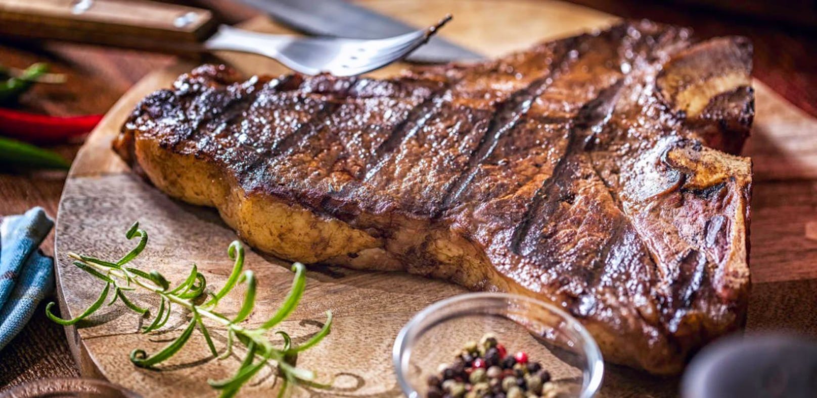 Du kannst dein Steak von Steakmastern zubereiten lassen oder eigenhändig unter Anleitung von Grillprofis.