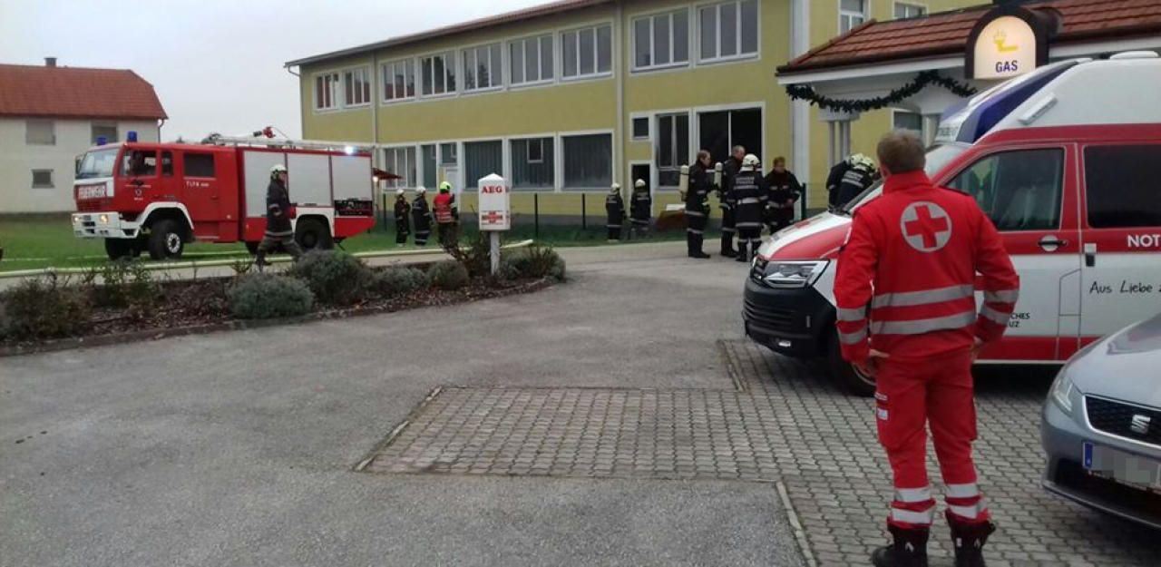 Heute.at - Großeinsatz wegen Brand in Gewerbebetrieb
