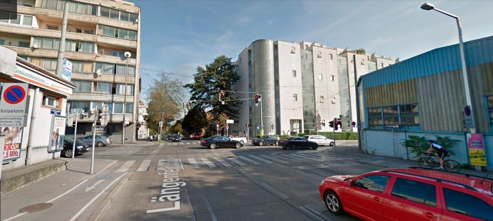 Die Kreuzung der Eichenstraße mit der Längenfeldgasse in Wien-Meidling
