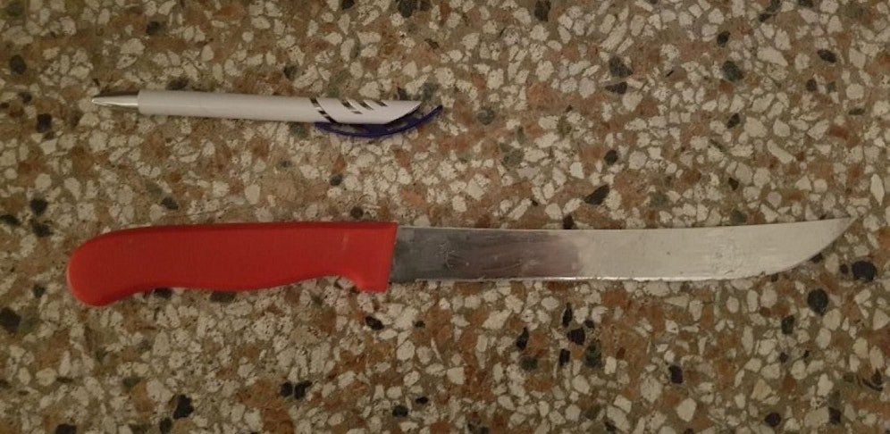 Die Tatwaffe hatte eine Klingenlänge von ca. 20 Zentimetern.