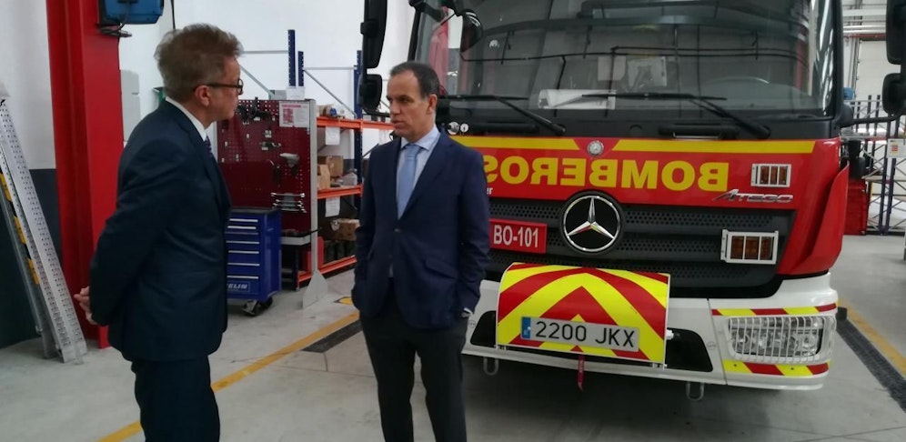 Grünen-Landesrat Rudi Anschober (li. mit Manuel Garzon) beim Besuch in der Rosenbauer-Zentrale in Madrid