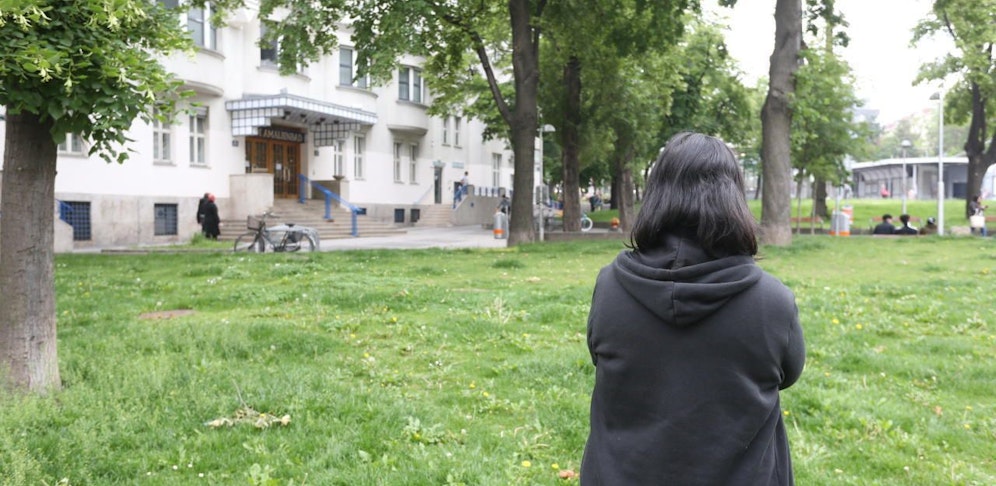 Nach monatelangen Gewaltattacken schaffte die junge Mutter den Absprun. Jetzt sucht sie eine Wohnung für sich und ihr Baby.