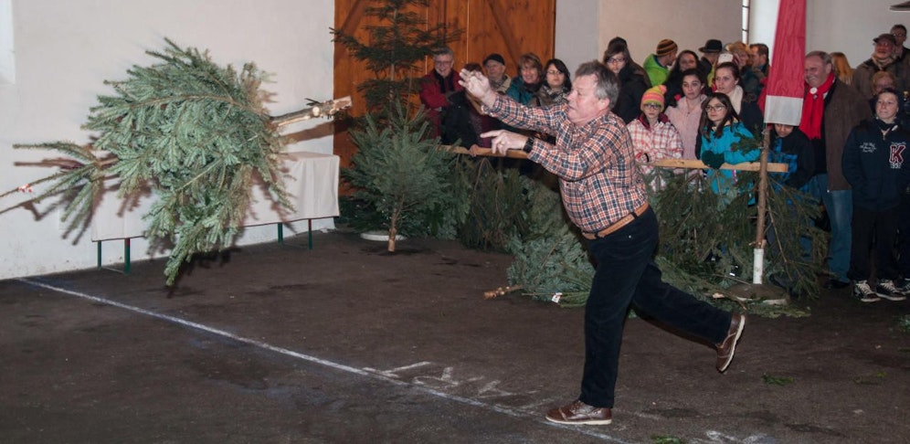 In Leiben (Melk) fliegen die Christbäume. 