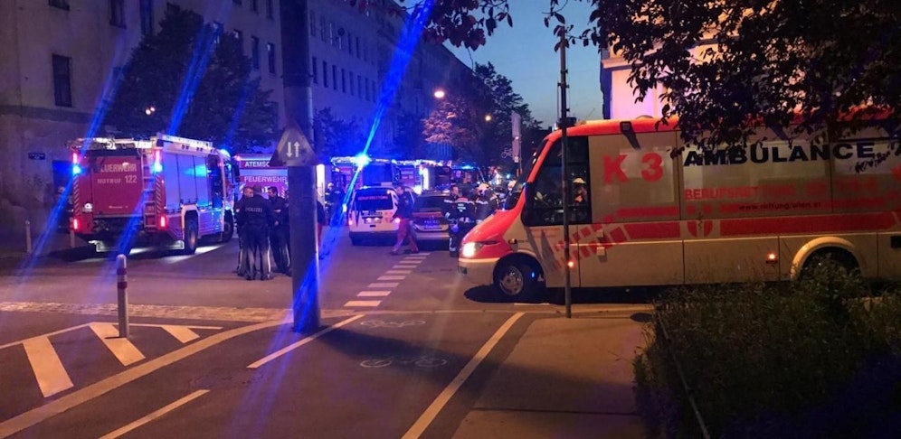 Mehrere Hausbewohner mussten gerettet werden.