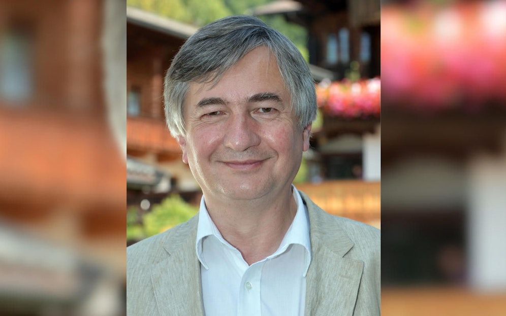 Trotz türkis-blauer Einigung will sich der ÖVP-Abgeordnete Josef Smolle für das Gastro-Rauchverbot einsetzen.