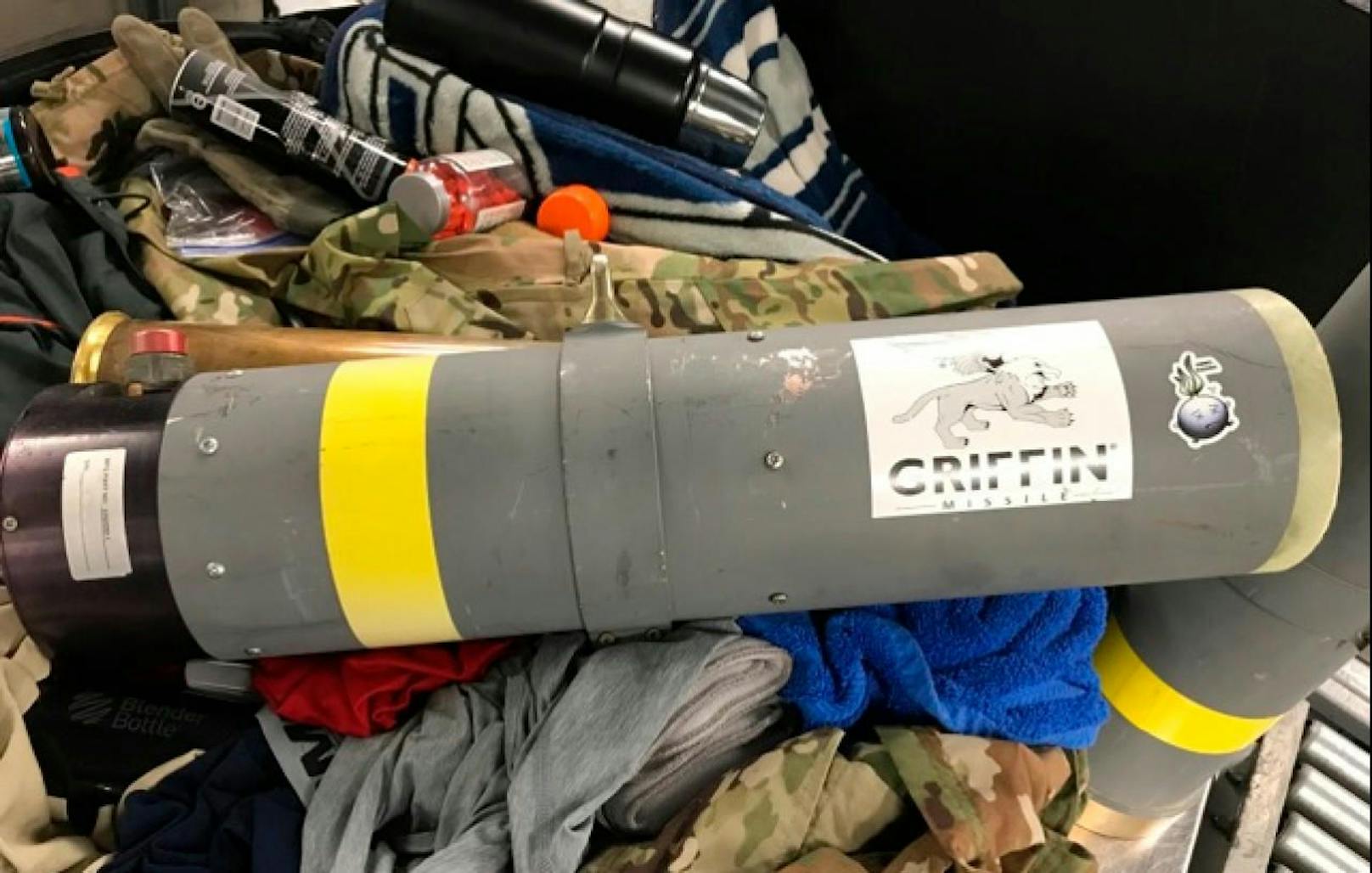 Dieser Raketenwerfer wurde im Gepäck des Texaners gefunden.