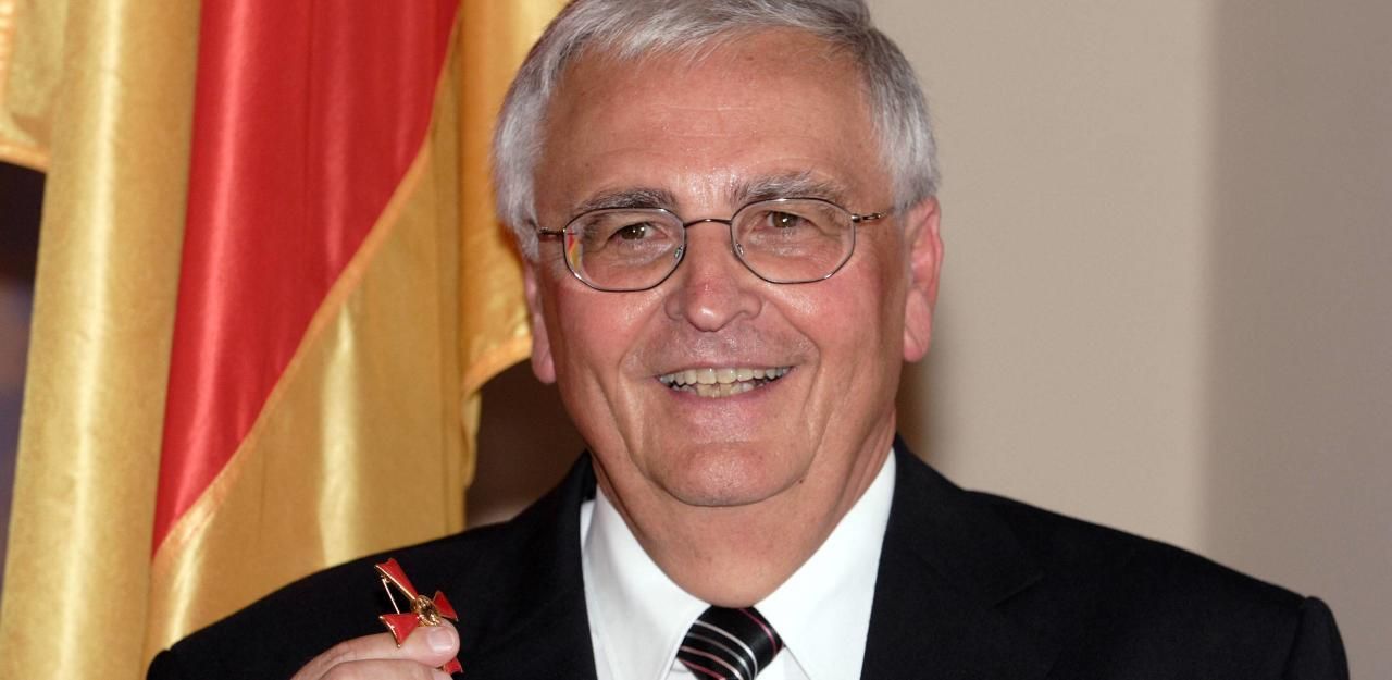 Heute.at - Nach Razzia: Ex-DFB-Boss gibt seine Orden zurück