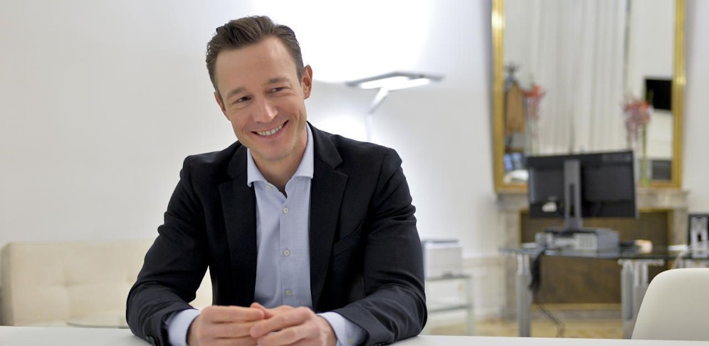 Laut Wolfgang Zinggl von der Liste Pilz interessiert sich Kulturminister Gernot Blümel (ÖVP) mehr für sein Smartphone, als für sein eigenes Ministerium.