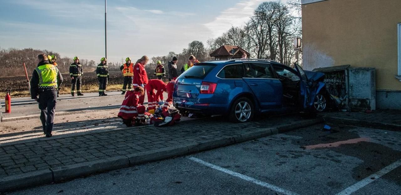 Heute.at - Auto gegen Gasthaus: Trauer um toten Lenker