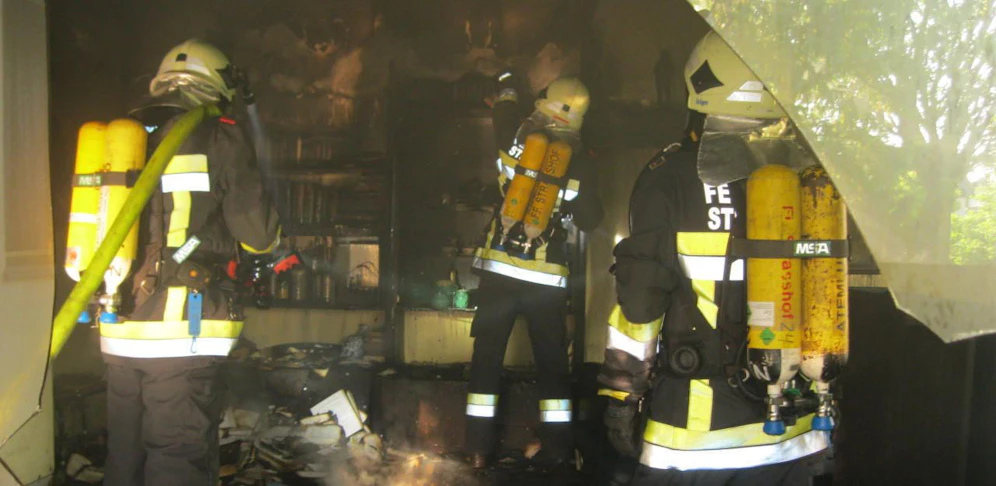 Das Haus wurde bei dem Brand schwer beschädigt.