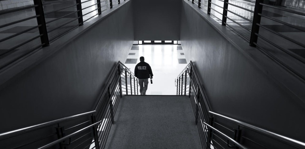 Die Polizei durchsuchte die Schule, konnte allerdings nichts finden