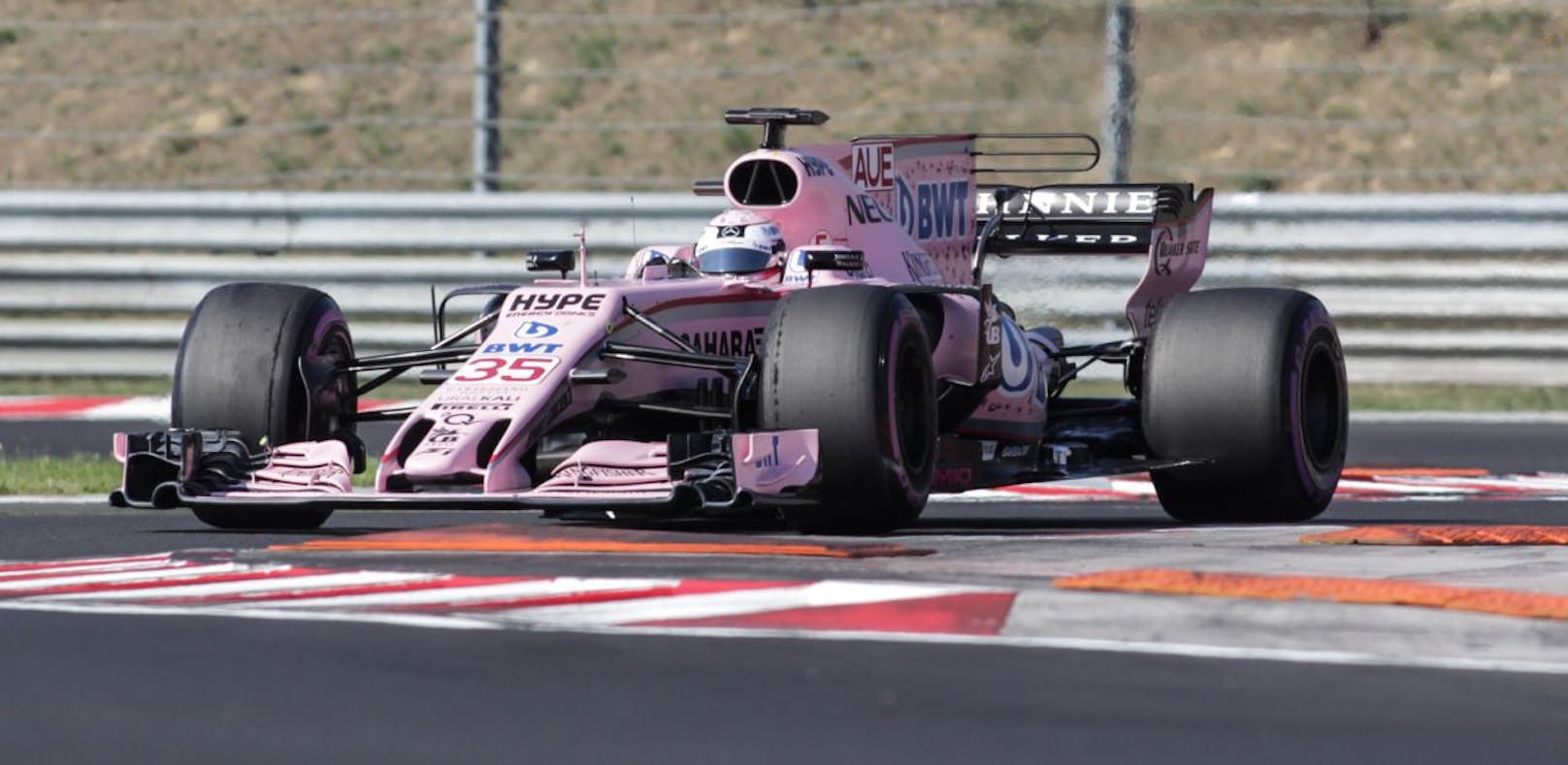 F1-Test: Lucas Auer fährt auf Anhieb in die Top Ten