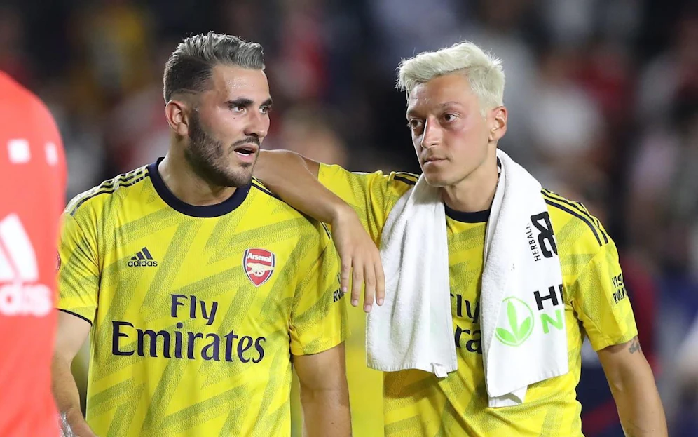 Mesut Özil und Sead Kolasinac