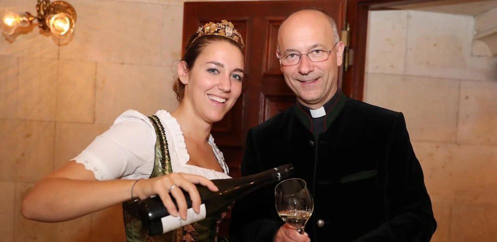 Toni Faber beim Pirsch-Ball in Wien. Seinen Geburtstag feiert der Dompfarrer erst im Sommer nach.