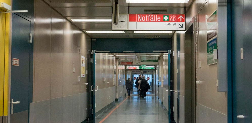 Im Wiener AKH verpasste der Beschuldigte einem Beaten einen Tritt ins Gemächt. 