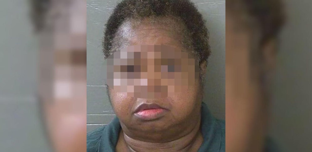 Veronica P. wiegt 150 Kilo und setze sich auf ihre neunjährige Cousine.