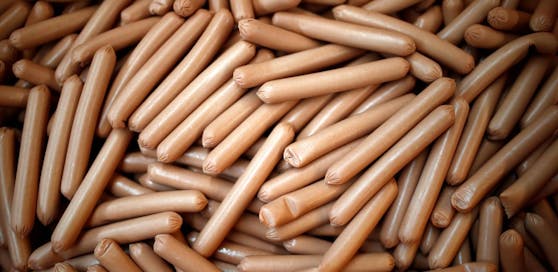 Hot Dogs können gefährlich werden: In den Frankfurtern sind Knochenstücke.