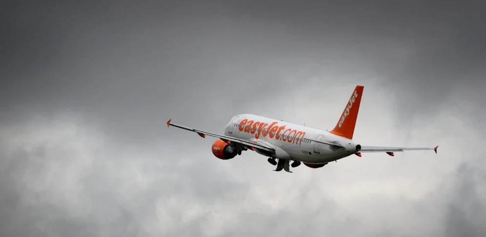 Die Maschine geriet in Turbulenzen, wurde vom Blitz getroffen. Der Pilot kehrt zurück nach Zürich.