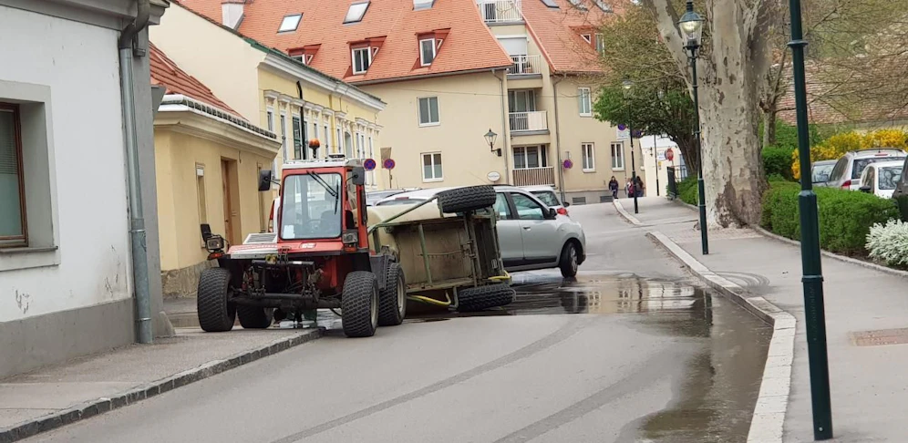 Der Wassertank kippte um.