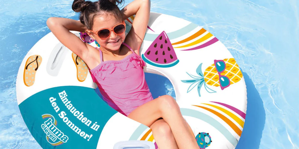 Zeige Dein Schulzeugnis am 28. Juni im HUMA ELEVEN & nimm einen sommerlich-bunten XL-Schwimmreifen mit nach Hause!