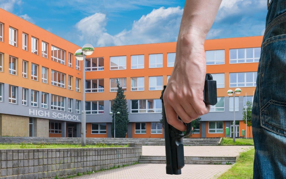 Die Marketing-Aktion eines US-Modelabels, die mit Amoklauf-Motiven auf Sweatern wirbt, ist nach hinten losgegangen. 