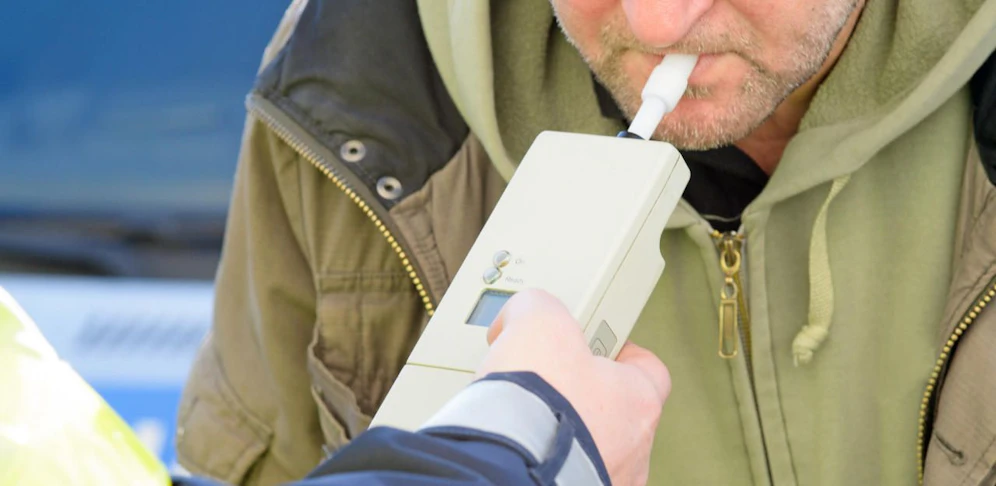 Der Lkw-Fahrer war stark betrunken. 