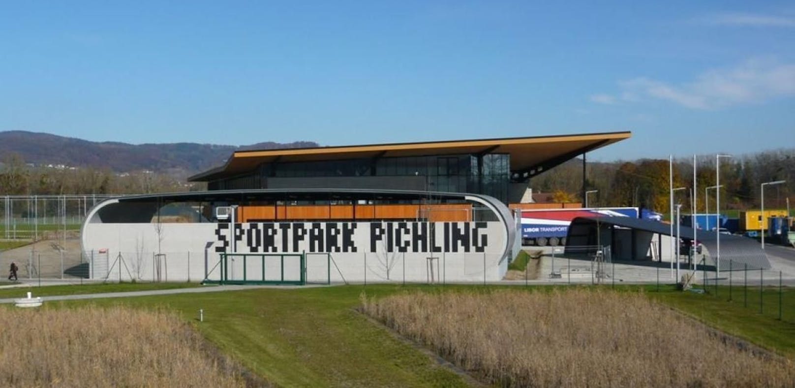 Sieben Millionen Euro wurden 2008 in den Bau des neuen Sportparks in Pichling investiert.
