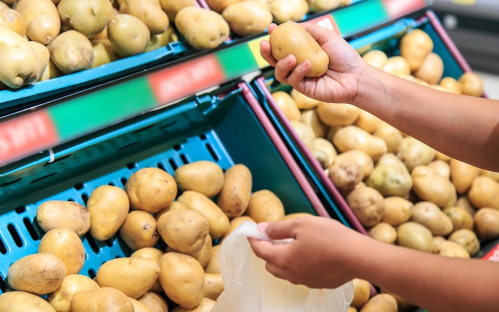 Der Verein MUT übernimmt alltägliche Einkäufe.