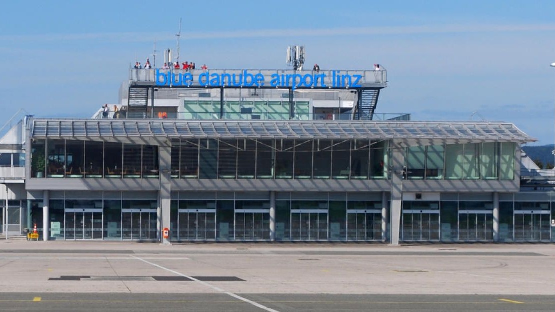 Die Strecke Linz-Wien wird von der AUA eingestellt. Der letzte Flug ab dem Flughafen Linz (Foto) ist Ende Oktober.