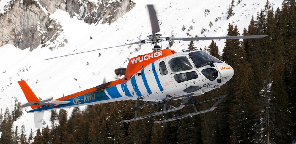 Der Hubschrauber "Gallus 1" der Vorarlberger Bergrettung am 17. Jänner 2012, während einer Übung im Raum Lech- Zürs. Archivbild