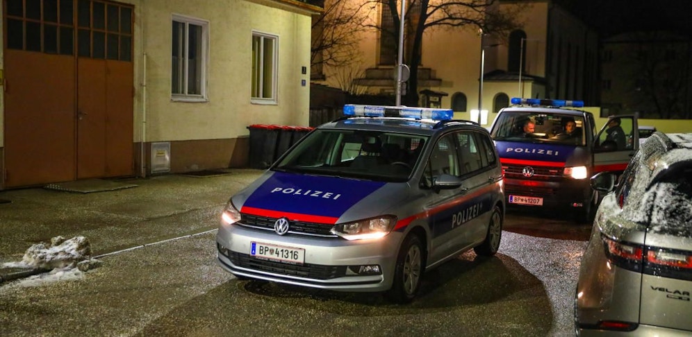 Ein 31-Jähriger soll Montagabend seine Ehefrau mit dem Messer attackiert haben. 