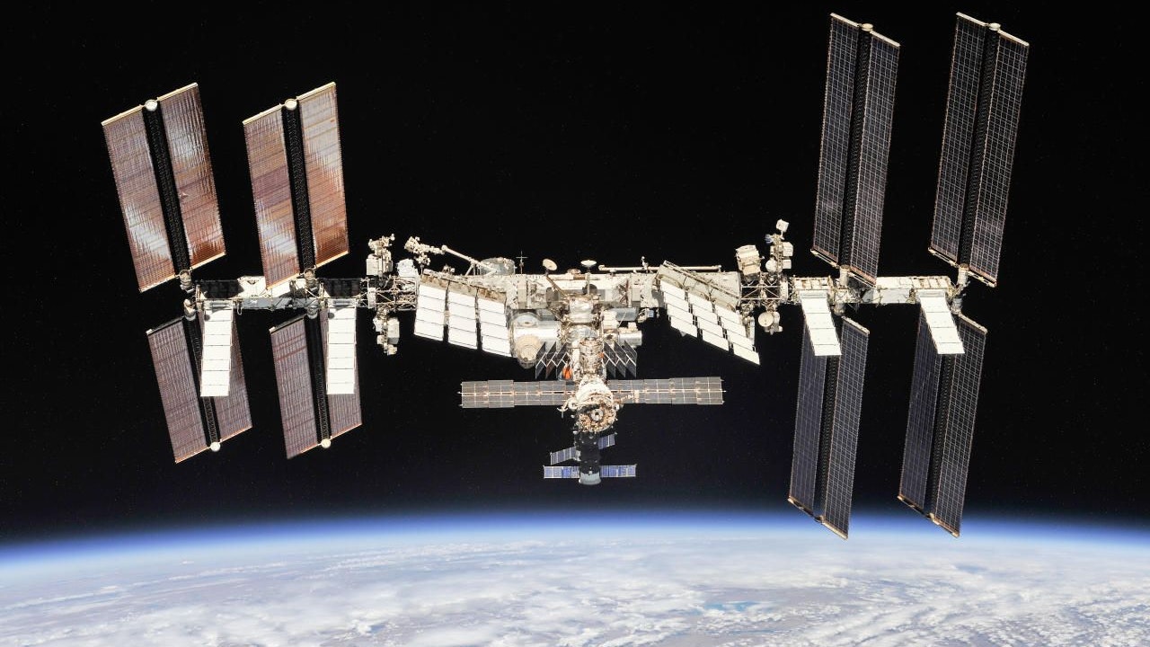 Außenaufnahmen der Internationalen Raumstation ISS im Erdorbit. 