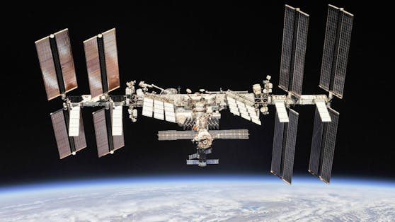 Außenaufnahmen der Internationalen Raumstation ISS im Erdorbit.