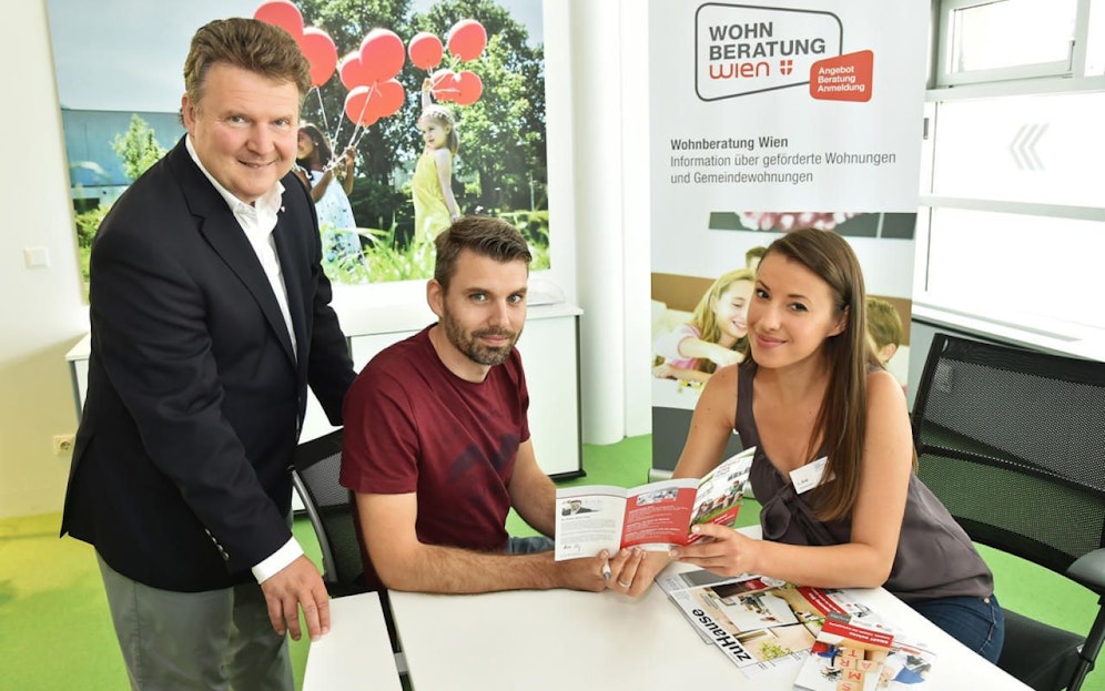 Wohnbau-Stadtrat Michael Ludwig in der Wohnberatung Wien 3.
