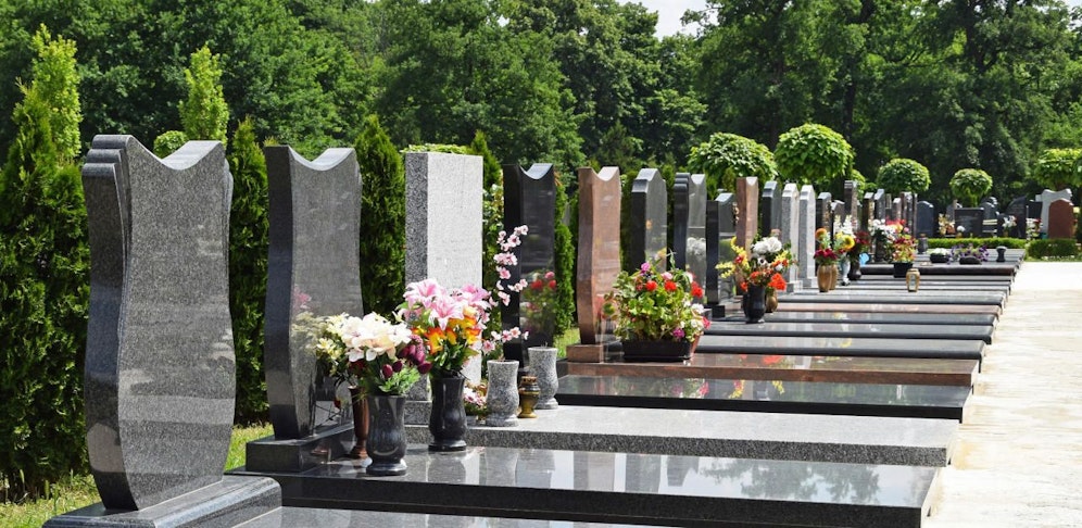 Häftling nahm sich am Friedhof das Leben.
